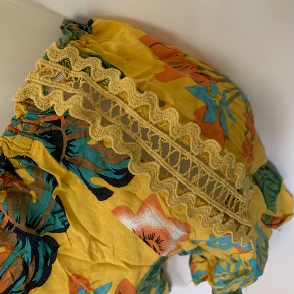 CYN By Cynthia Mehra Sunflower Hawaiian Crop Tops Set Of 2 Size S - Picture 8 of 8